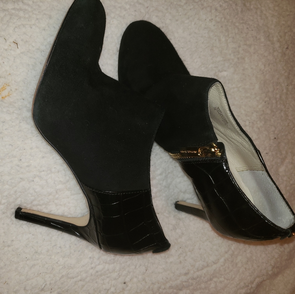 Micheal Kors ankle bootie heels size 7